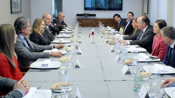 Encuentro de la Embajadora Anna Sroka en la Cámara de Comercio